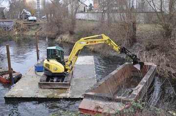 Bagger auf Ponton