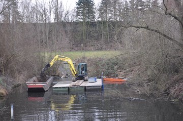 Bagger auf Ponton